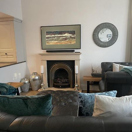 Appartement Stunning 2-Bed-2Bath Apt In Whitby With Parking Extérieur photo