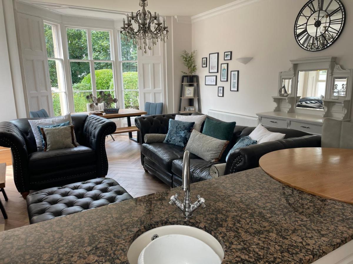Appartement Stunning 2-Bed-2Bath Apt In Whitby With Parking Extérieur photo
